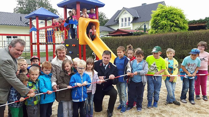 Spielger&auml;t in Ebeleben &uuml;bergeben (Foto: Angela Trommer)