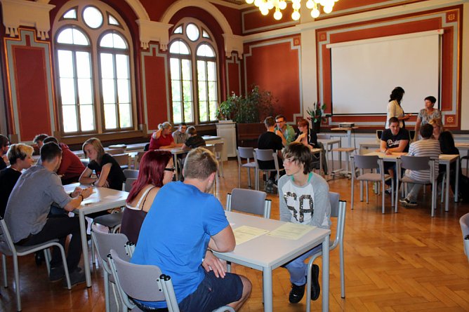 Speed Dating im Berufsschulzentrum (Foto: Karl-Heinz Herrmann) Speed Dating im Berufsschulzentrum (Foto: Karl-Heinz Herrmann)