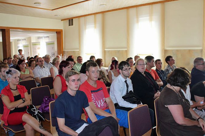 Zeugnisübergabe bei Bildungsverein (Foto: Karl-Heinz Herrmann) Zeugnisübergabe bei Bildungsverein (Foto: Karl-Heinz Herrmann)