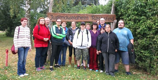 Geführte Wanderung durch den wundervollen Kyffhäuserwald (Foto: FAU Sondershausen) Geführte Wanderung durch den wundervollen Kyffhäuserwald (Foto: FAU Sondershausen)