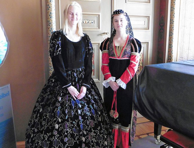 Schlosstüren öffneten sich (Foto: Dorothea Kieper) Schlosstüren öffneten sich (Foto: Dorothea Kieper)