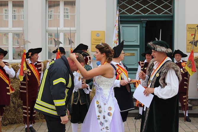 Hausm&auml;nner verk&uuml;nden wieder Er&ouml;ffnung des Bauernmarkts (Foto: Karl-Heinz Herrmann)