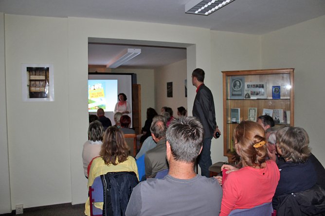 Wieder interessante Lesung mit Eisert (Foto: Karl-Heinz Herrmann) Wieder interessante Lesung mit Eisert (Foto: Karl-Heinz Herrmann)