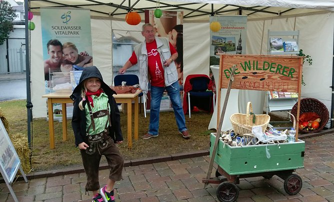 Auslosung des Therme-Gewinnspiels zum Frankenhisser Bauernmarkt (Foto: Karl-Heinz Herrmann)