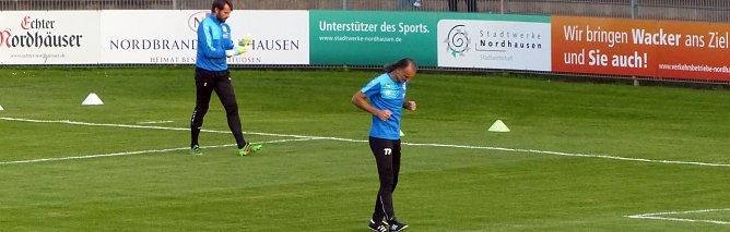 Auch Cheftrainer m&uuml;ssen sich aufw&auml;rmen (Foto: nnz)