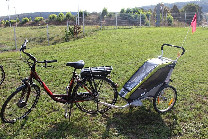 E-Bikes, Faltkarte und Ladepunkte vorgestellt (Foto: Karl-Heinz Herrmann) E-Bikes, Faltkarte und Ladepunkte vorgestellt (Foto: Karl-Heinz Herrmann)