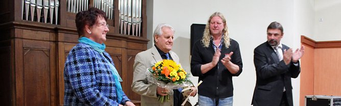 Ehrengabe für Jürgen Hauskeller (Foto: Karl-Heinz Herrmann) Ehrengabe für Jürgen Hauskeller (Foto: Karl-Heinz Herrmann)