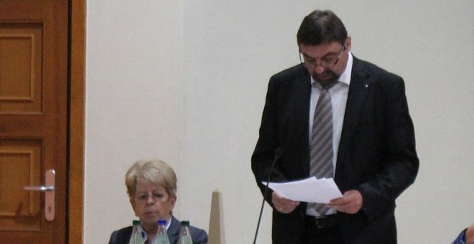 Ehrengabe für Jürgen Hauskeller (Foto: Karl-Heinz Herrmann) Ehrengabe für Jürgen Hauskeller (Foto: Karl-Heinz Herrmann)