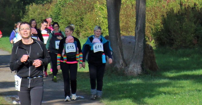 Junge Muttis im Wettbewerb (Foto: Karl-Heinz Herrmann)