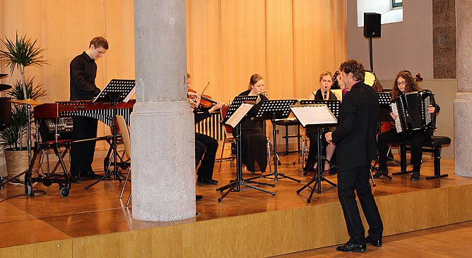 Abschlusskonzert HERBSTFREQUENZEN (Foto: Karl-Heinz Herrmann) Abschlusskonzert HERBSTFREQUENZEN (Foto: Karl-Heinz Herrmann)