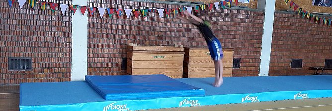 Wir besitzen eine Akrobatikbahn! (Foto: S. Angelstein) Wir besitzen eine Akrobatikbahn! (Foto: S. Angelstein)