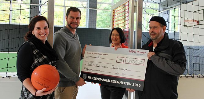 MCD Power mit Spende (Foto: Karl-Heinz Herrmann) MCD Power mit Spende (Foto: Karl-Heinz Herrmann)