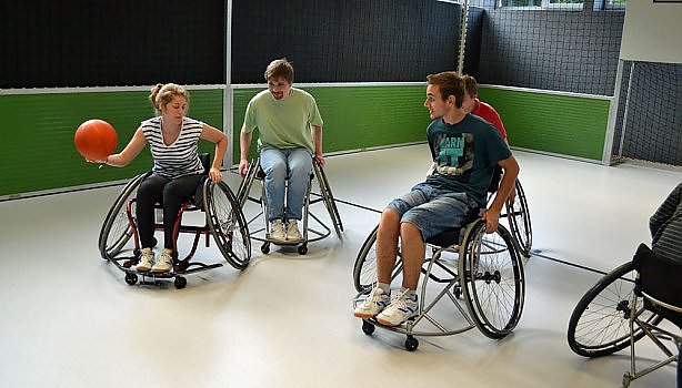 MCD Power mit Spende (Foto: Ferienpark Feuerkuppe) MCD Power mit Spende (Foto: Ferienpark Feuerkuppe)