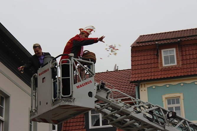 Nach Umzug Rathaus gestürmt (Foto: Karl-Heinz Herrmann) Nach Umzug Rathaus gestürmt (Foto: Karl-Heinz Herrmann)
