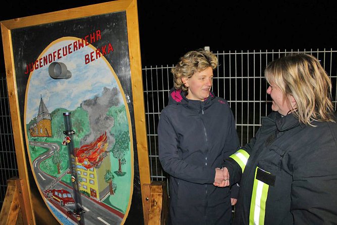 Spende für die Jugendfeuerwehr Berka (Foto: Karl-Heinz Herrmann) Spende für die Jugendfeuerwehr Berka (Foto: Karl-Heinz Herrmann)