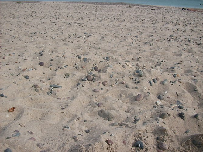 Steine am Strand (Foto: Karl-Heinz Herrmann) Steine am Strand (Foto: Karl-Heinz Herrmann)