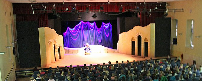 Aladin und die Wunderlampe in der Premiere (Foto: Karl-Heinz Herrmann) Aladin und die Wunderlampe in der Premiere (Foto: Karl-Heinz Herrmann)