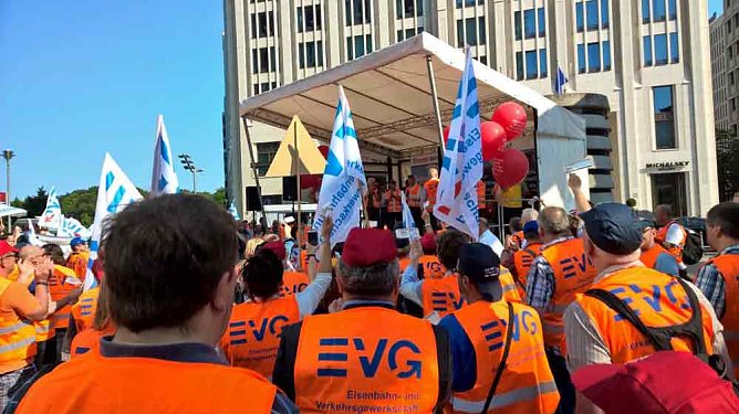 EVG fordert Tariferhöhung (Foto: Eisenbahn- und Verkehrsgewerkschaft) EVG fordert Tariferhöhung (Foto: Eisenbahn- und Verkehrsgewerkschaft)