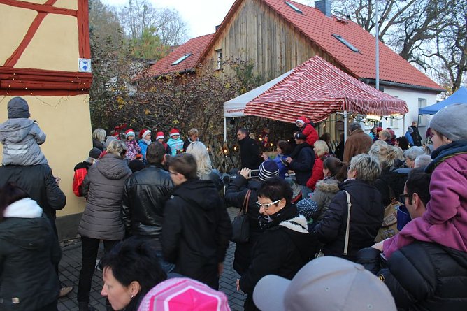 Der Weihnachtsmann kam nach Jechaburg (Foto: Karl-Heinz Herrmann) Der Weihnachtsmann kam nach Jechaburg (Foto: Karl-Heinz Herrmann)