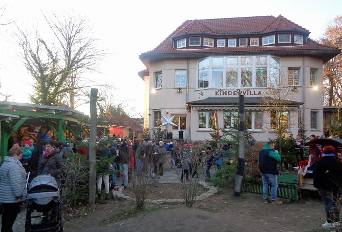 Gem&uuml;tlicher Weihnachtsmarkt in der Kindervilla (Foto: Kindervilla Bad Frankenhausen)