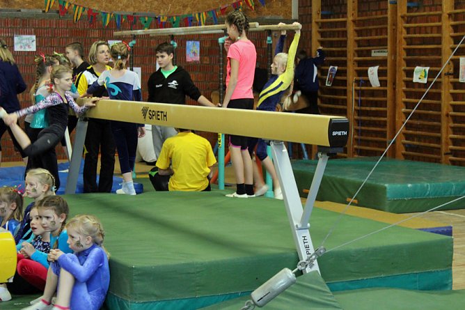 Geld für Schwebebalken (Foto: Karl-Heinz Herrmann) Geld für Schwebebalken (Foto: Karl-Heinz Herrmann)