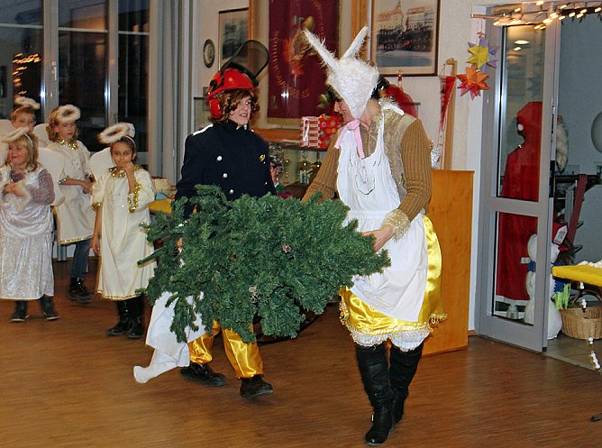 Hase Hops im Weihnachtsstress (Foto: Karl-Heinz Herrmann) Hase Hops im Weihnachtsstress (Foto: Karl-Heinz Herrmann)
