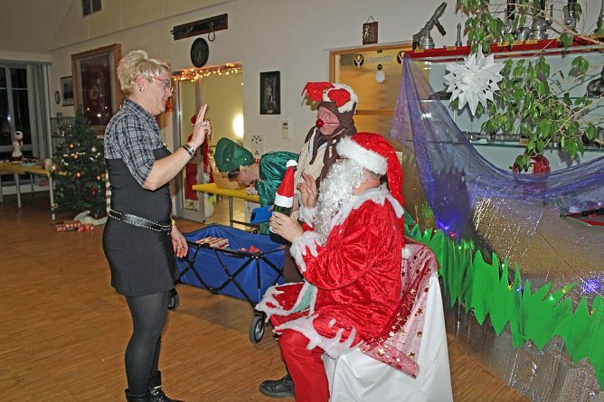 Hase Hops im Weihnachtsstress (Foto: Karl-Heinz Herrmann) Hase Hops im Weihnachtsstress (Foto: Karl-Heinz Herrmann)