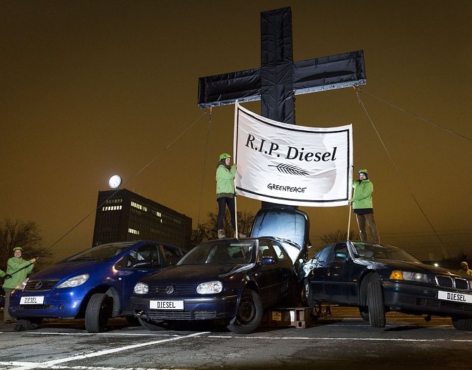 Greenpeace-Aktion vor VW Werk (Foto: Greenpeace)