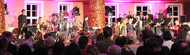 Mit der Little Big Band in die Weihnacht (Foto: Karl-Heinz Herrmann) Mit der Little Big Band in die Weihnacht (Foto: Karl-Heinz Herrmann)