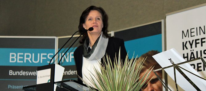 Weihnachtsgrußwort der Landrätin (Foto: Karl-Heinz Herrmann) Weihnachtsgrußwort der Landrätin (Foto: Karl-Heinz Herrmann)