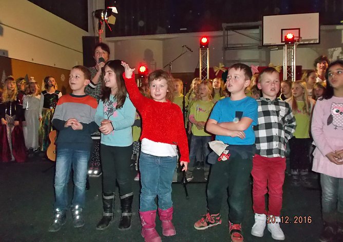 Weihnachtspremiere der Kurstadt-Grundschule (Foto: J. Springsguth)