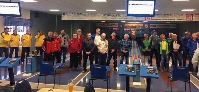 Pokal geht wieder auf Reisen... (Foto: Knut Herzau) Pokal geht wieder auf Reisen... (Foto: Knut Herzau)