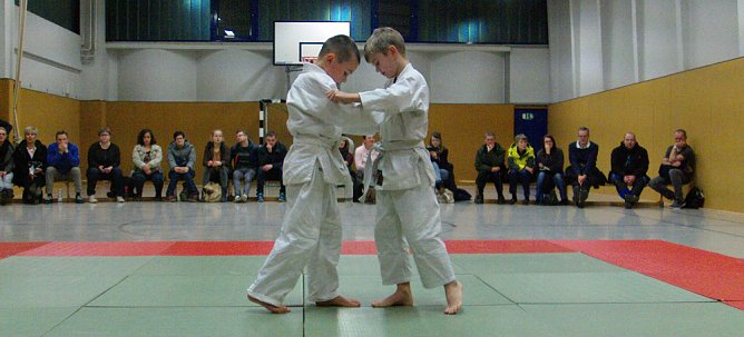 Mit neuem Gürtel ins neue Jahr (Foto: Peter Keßler) Mit neuem Gürtel ins neue Jahr (Foto: Peter Keßler)