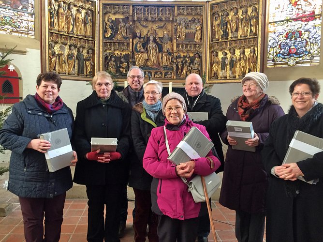 Bibeln feierlich übergeben (Foto: Wahlkreisbüro Holbe) Bibeln feierlich übergeben (Foto: Wahlkreisbüro Holbe)
