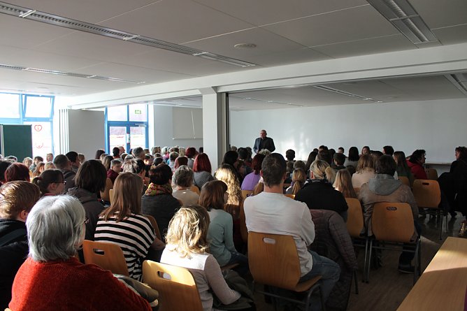 Ansturm bei der &Ouml;stertalschule (Foto: Karl-Heinz Herrmann)
