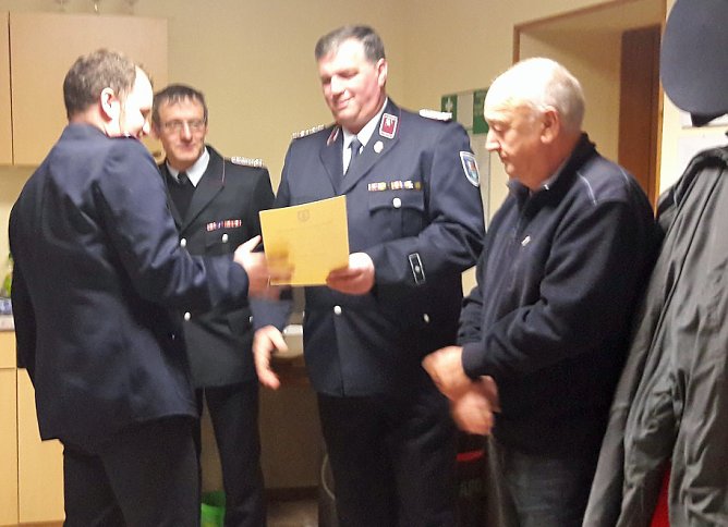 Jahreshauptversammlung bei der FFW Wasserthaleben (Foto: S. Lumnitz) Jahreshauptversammlung bei der FFW Wasserthaleben (Foto: S. Lumnitz)