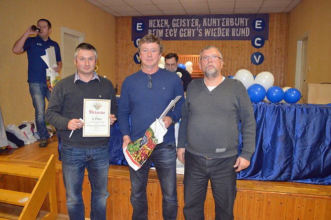 Fu&szlig;baller beim Skat (Foto: Privat)