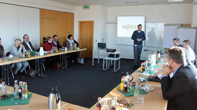 Schulwettbewerb ausgewertet (Foto: Karl-Heinz Herrmann) Schulwettbewerb ausgewertet (Foto: Karl-Heinz Herrmann)