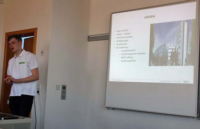 Schulwettbewerb ausgewertet (Foto: Karl-Heinz Herrmann) Schulwettbewerb ausgewertet (Foto: Karl-Heinz Herrmann)