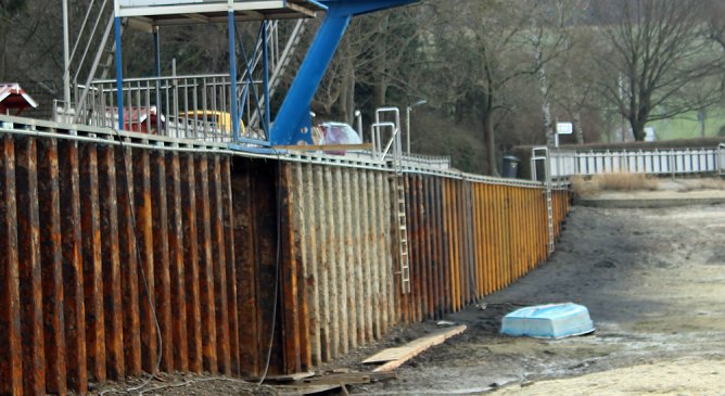 Am Bebraer Teich wird gebaut (Foto: Karl-Heinz Herrmann) Am Bebraer Teich wird gebaut (Foto: Karl-Heinz Herrmann)