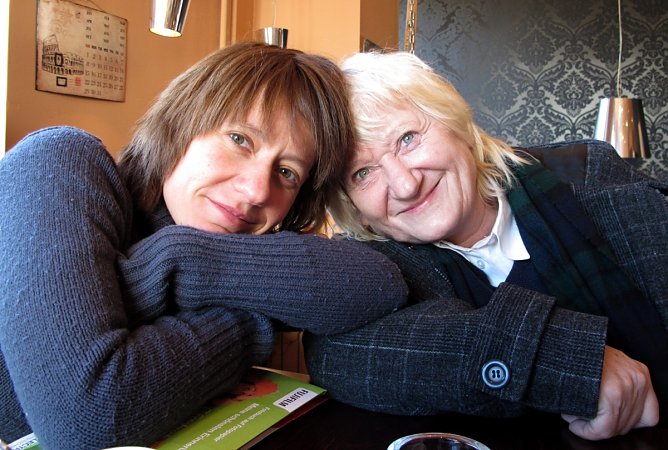 Jennipher (links) und Carmen-Maja Antoni (Foto: Theater Eisleben)