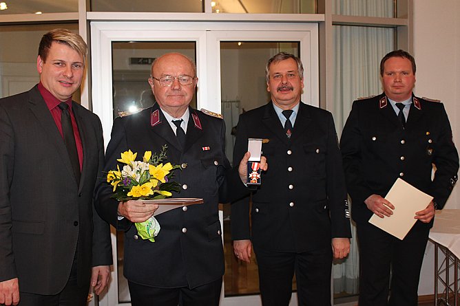 Jahreshauptversammlung bei der FFW Bad Frankenhausen (Foto: Karl-Heinz Herrmann) Jahreshauptversammlung bei der FFW Bad Frankenhausen (Foto: Karl-Heinz Herrmann)