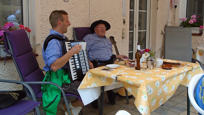Auf zum 5. Etzlebener Flohmarkt (Foto: Peter Keßler) Auf zum 5. Etzlebener Flohmarkt (Foto: Peter Keßler)