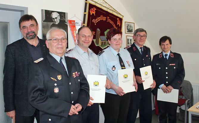 Viel los bei den Kameraden der FFW Jecha (Foto: Karl-Heinz Herrmann) Viel los bei den Kameraden der FFW Jecha (Foto: Karl-Heinz Herrmann)