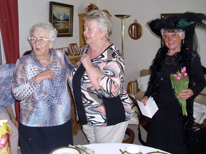 Gl&uuml;ckw&uuml;nsche zum 90. Geburtstag &uuml;berbracht (Foto: Thomas Leipold)