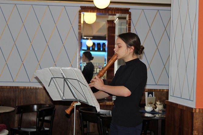 Tina Hörchner las zum Welttag des Buches (Foto: Karl-Heinz Herrmann) Tina Hörchner las zum Welttag des Buches (Foto: Karl-Heinz Herrmann)