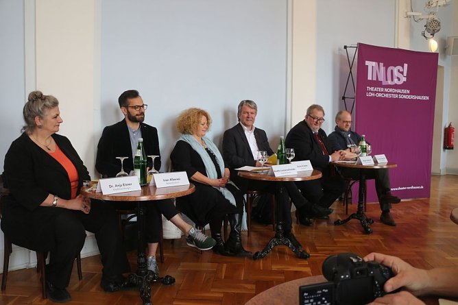 Der 100. Geburtstag kann kommen - am Theater wurde heute die neue Spielzeit vorgestellt (Foto: Angelo Glashagel)