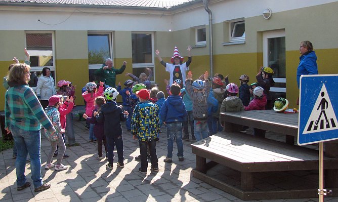 Verkehrssicherheitstag der Kita Regenbogen  Artern (Foto: Bernd M&uuml;ller)