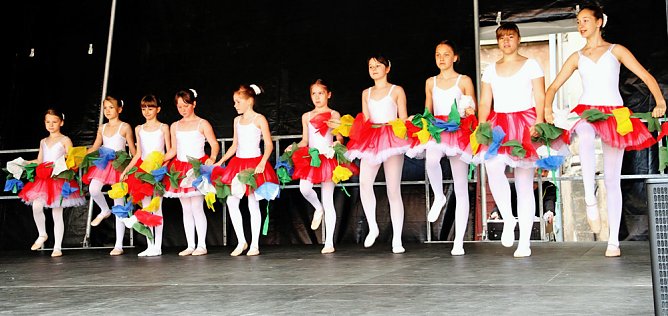 T&auml;nzerinnen wieder dabei (Foto: G&uuml;nter Herting)