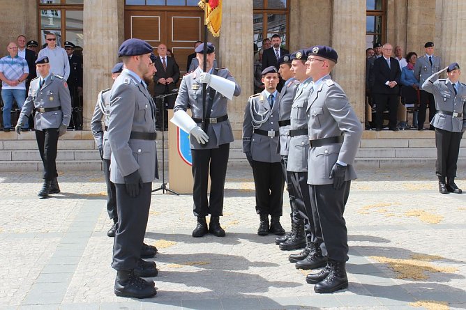 Wieder Lehrgangsteilnehmer feierlich vereidigt (Foto: Karl-Heinz Herrmann)